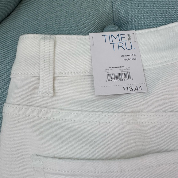 NWT Time and Tru white cut off shorts - Picture 2 of 4